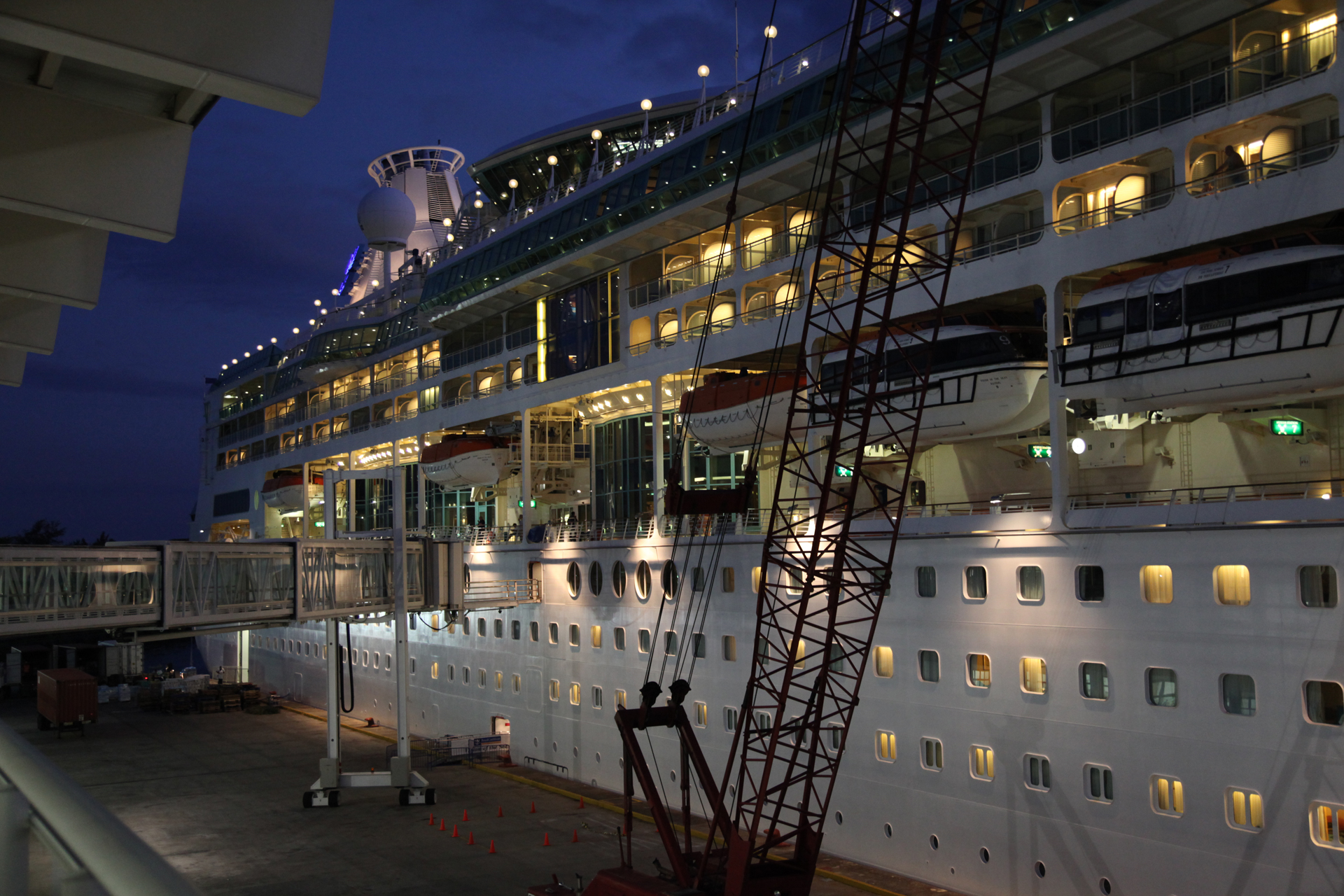 Boarding Royal Carribean's Vision of the Seas in Santo Domingo, Dominican Republic (Light Nomad/flickr.com)